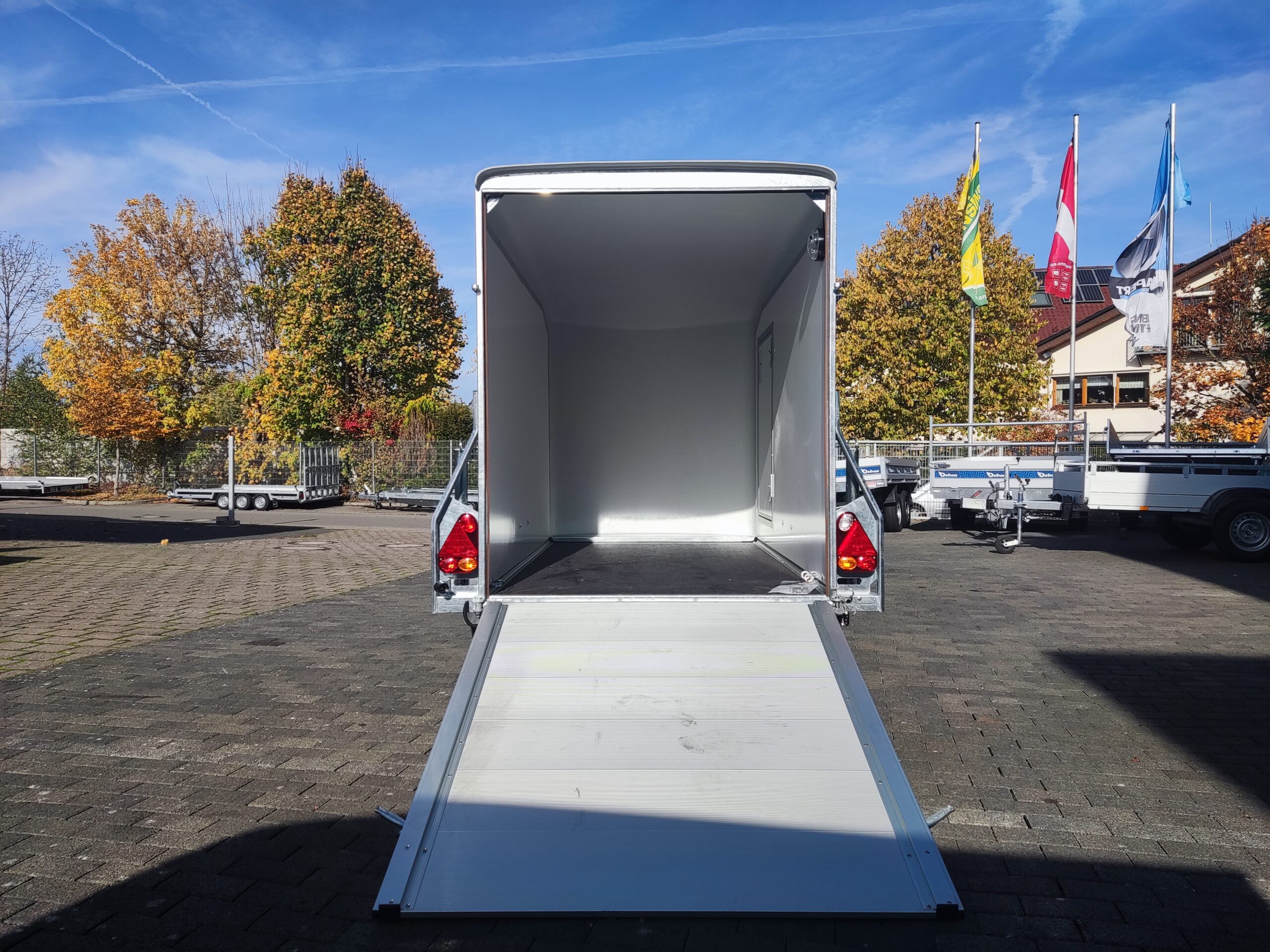 Debon C255 | 1300kg Kofferanhänger+ Seitentür – Bild 4